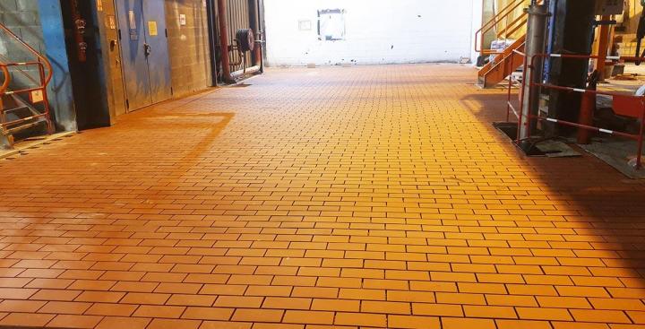 Si vous envisagez d’aménager votre extérieur, la pose de pavés est une option à privilégier. Ambiance Céramique à Vichy est là pour réaliser votre projet, quel que soit son ampleur.